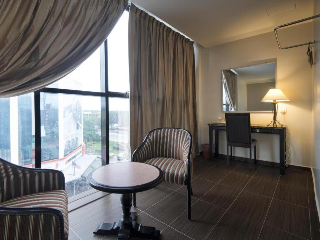 Luscious Hotel Bukit Mertajam Buitenkant foto